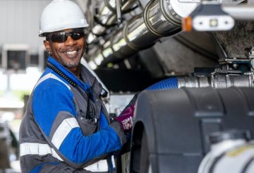 employee-work-at-greenhill storage-1024×745 employee-work-at-greenhill storage-1024x745